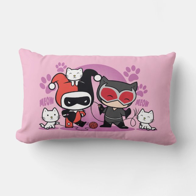Chibi Harley Quinn och Chibi Catwomen med katter Lumbarkudde (Framsida)
