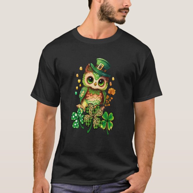 Chibi Owl Adorable St Patrick's Day Bird Cute C T Shirt (Framsida)