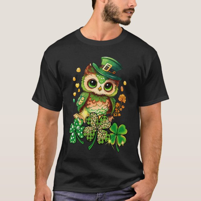 Chibi Owl Adorable St Patrick's Day Bird  Cute C T Shirt (Framsida)