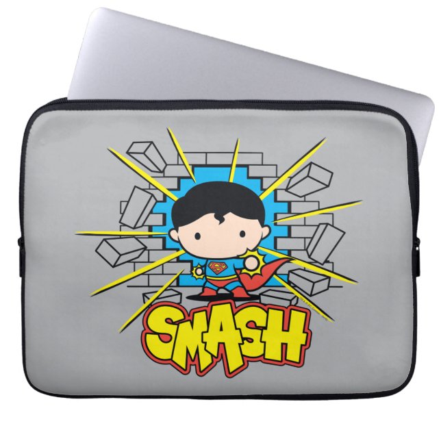 Chibi Superman som slår igenom brickan Wall Laptop Sleeve (Framsidan)