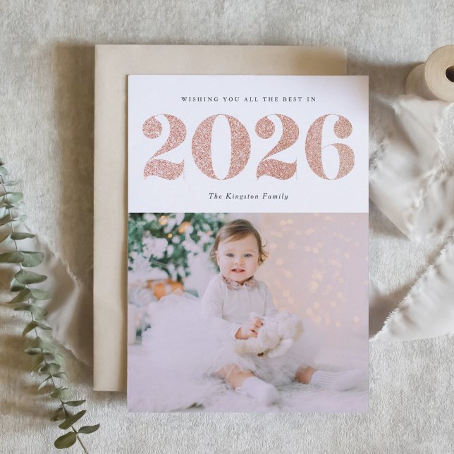 Chic 2022 Foton Ro Guld Glitter Gott nytt år Helgkort (Customizable photo 2026 Happy New Year card featuring festive faux rose gold glitter.)
