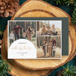 Chic 3 Photo Collage Arch God jul Photo Julkort<br><div class="desc">Gör minnen oförglömliga med vårt Helgdag-fotokort. En härlig 3-fotokollage med ett bågöverlägg på den lämnat, som är märkt med "God jul" i faux-guld-folie med kalligrafi. Anpassa den med din familj namn och år i ett elegant, minimalistiskt teckensnitt. Vänd den över om du vill visa bakgrunden till grönten för rik med...</div>
