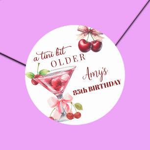 Chic A Tini Bit äldre Cherry Martini 85-årsdag Runt Klistermärke