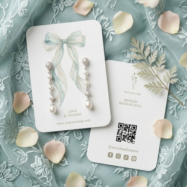 Chic Artistic Coquette Bow Jewelry Display TMF26 Visitkort (Chic Artistic Coquette Bow Jewelry Display with Watercolor Effect and Clean Minimalist Background.)