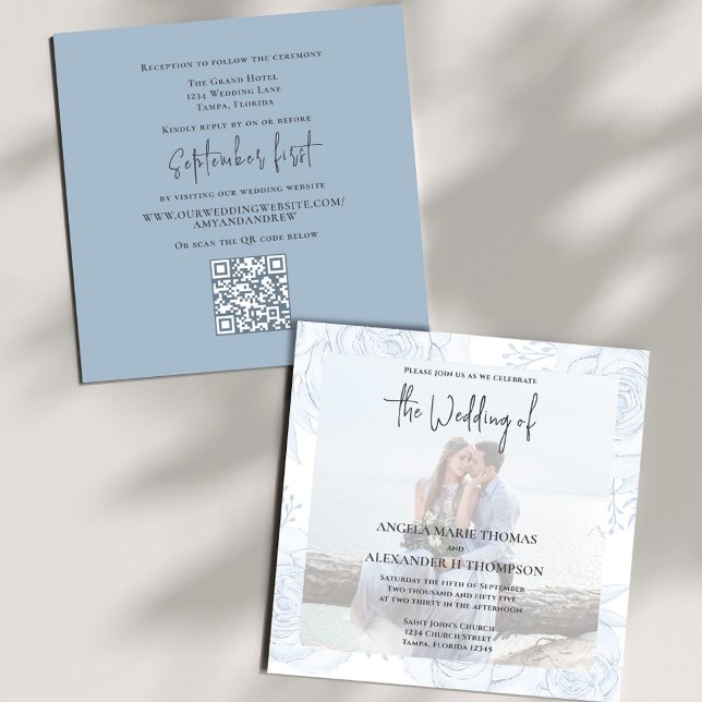 Chic av elegant Enkel OSA av klassisk dammblå Blom Inbjudningar (Simple elegant Photo wedding invitation with a QR code for rsvp, template. )