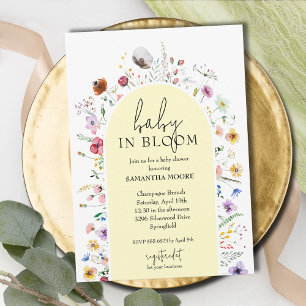 Chic Baby i Gultens babyskor i blomman Inbjudningar
