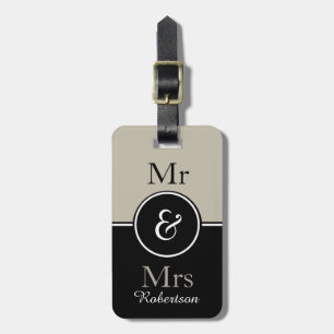 CHIC BAGAGE TAG_MODERN "Herr & Fru" MUSHROOM/BLACK Bagagebricka