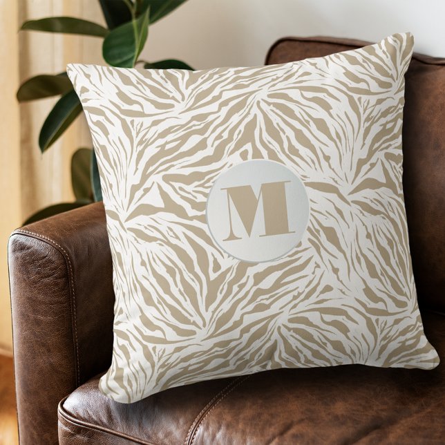 Chic Beige Animal Print Monogram Kudde (Skapare uppladdad)