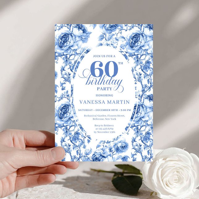 Chic blå Toile Rosor 60-års födelsedagsinbjudan  Inbjudningar (Chic Blue Toile Roses 60th Birthday Invitation Download

)
