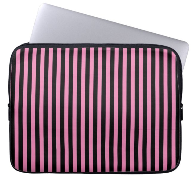 Chic Black and Rosa Lodrät Stripe Laptop Fodral (Framsidan)
