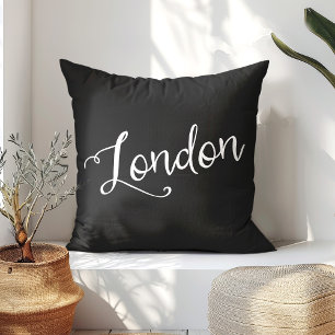 Chic Black and White London England Typography Kudde