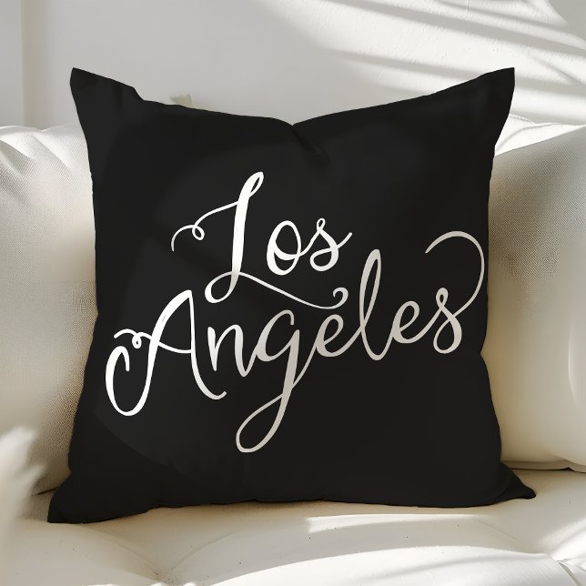 Chic Black and White Los Angeles Typography Kudde (Skapare uppladdad)