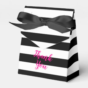 Chic Black and White Rand Tack Presentaskar