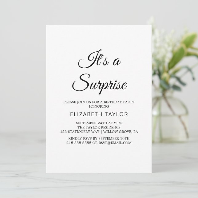 Chic Black Calligraphy Surprise Party-inbjudan Inbjudningar (Stående Fram)