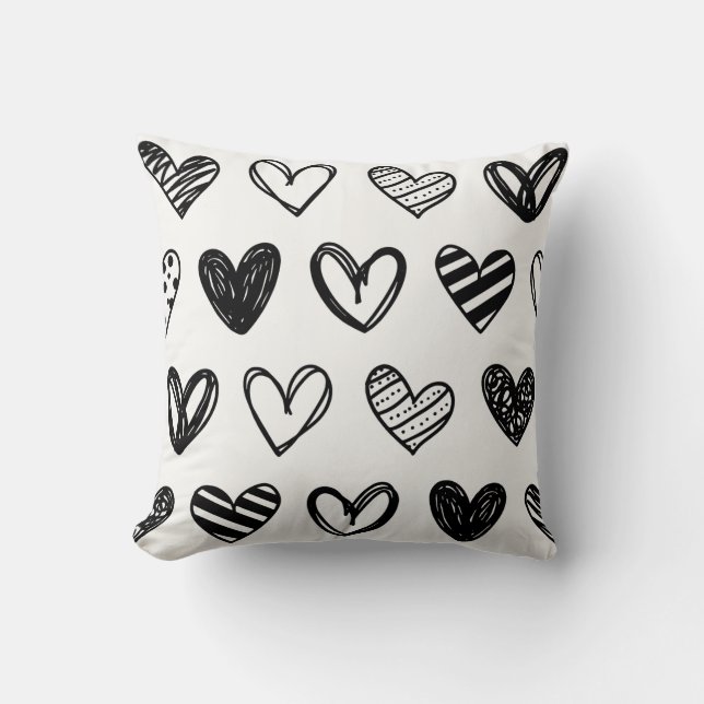 "Chic Black & White Heart Pillow – Stylish Home De Kudde (Framsida)