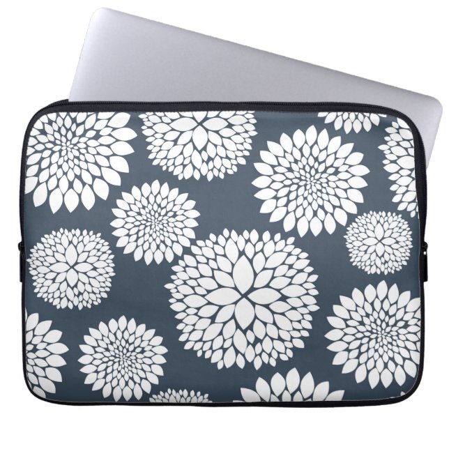 Chic blåttvitblommor laptop sleeve (Framsidan)