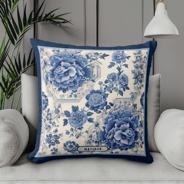 Chic Blåvit blommigt chinoiserie toile monogram Kudde (Skapare uppladdad)