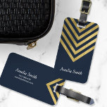 Chic Blue och Faux Guld Geometric Luggage Tag Bagagebricka<br><div class="desc">Resa i stil med den här chicen blå bagagetaggen som har en geometrisk utformning av ansiktet guld. Finns även i röd, svart och grönt i min butik -> www.zazzle.com/RosewoodandCitrus?rf=238364477188679314 Anpassa den här märkrn med din information och om du vill ha fler alternativ som att ändra teckensnittet så klickar du storlekare...</div>