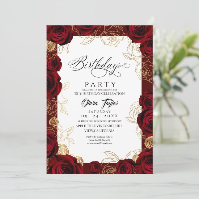 Chic Burgundy Gold Rose Birthday Invitation Inbjudningar (Stående Fram)