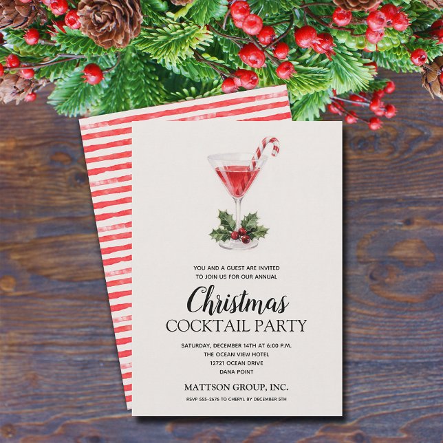 Chic Candy Cane Martini Jul Cocktailfest Inbjudningar (Chic candy cane, holly and berries Christmas martini cocktail party invitations)
