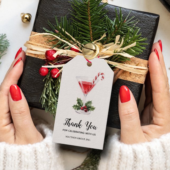 Chic Candy Cane Martini Jul Favor Presentetikett (Chic red martini glass with holly, berries and a candy cane on these Christmas Thank You favor tags)