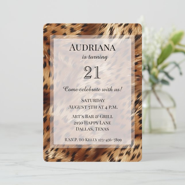 Chic Cheetah Animal Print Birthday Inbjudningar (Stående Fram)