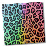 Chic Colorful Leopard Mönster Kakelplatta<br><div class="desc">Roligten och den pulserande leoparden päls tryckte som ett visst märke som vi alla älskade på 1990-talet och kommer tillbaka i popularitet! Bilden visar struktur som får det att se ut som om det är mjukt päls eller väv. Färg har många regnbågshajer mot en svart leopard eller ett fuktat djur...</div>