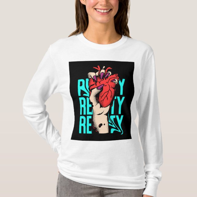 "Chic Comfort: Women's T-Shirt Collection" (Framsida)