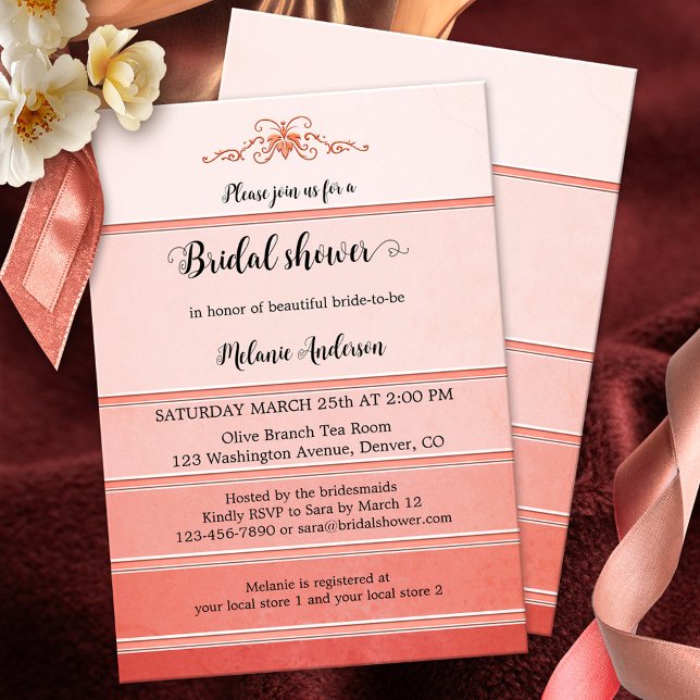 Chic Coral Stripe Ton sur Ton Möhippa Inbjudningar (Elegant bridal shower invitation featuring a coral pink striped tone on tone painted design)