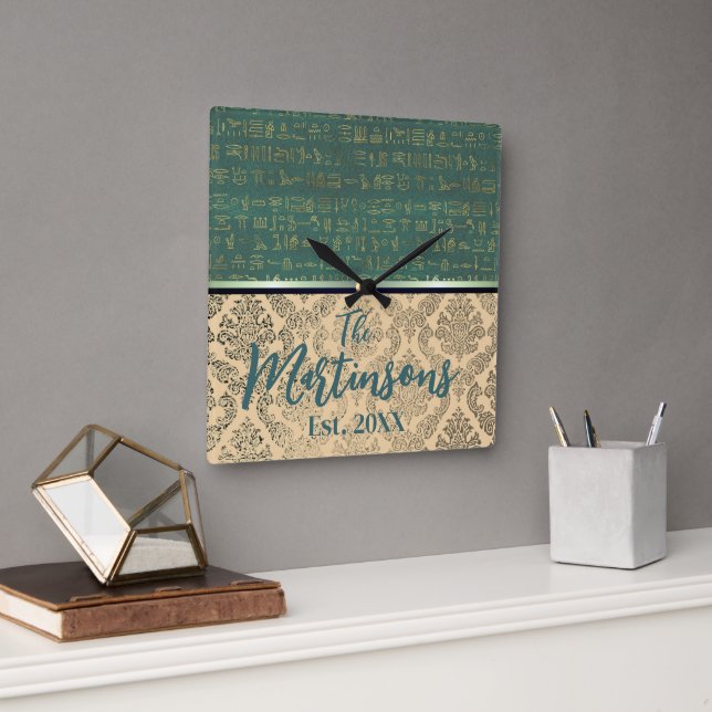 Chic Damask Egyptian Hieroglyphs Family Namn Fyrkantig Klocka (Kontor)