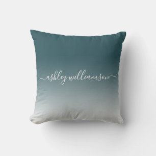 Chic Deep Emerald White Ombre Effect Monogram Namn Kudde