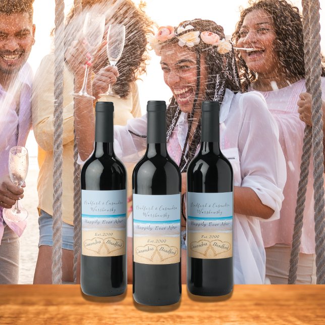 Chic Dusty Blue Beach Wedding 2 Heart Sand Vinflaska Etikett (Skapare uppladdad)