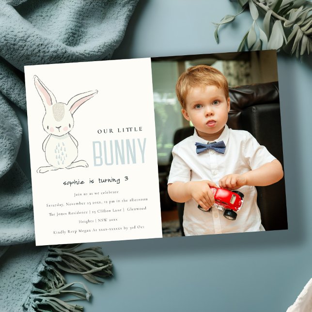 Chic Enkelt Cute Blue Bunny Boys Photo Kids Inbjudningar (Skapare uppladdad)