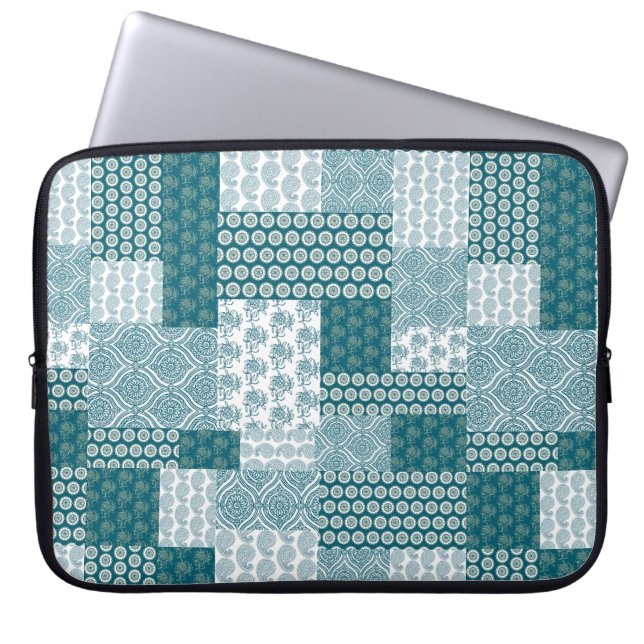 Chic Ethnic Faux Patchwork Mönster, Teal and White Laptop Sleeve (Framsidan)