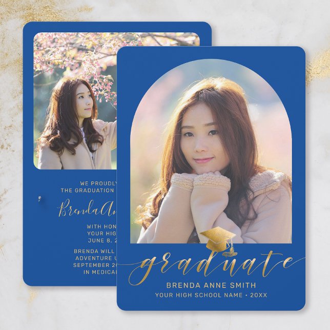Chic Examen 2 Foto Guld Hatt Manus på Blå Meddelande (Royal Blue with Gold Script Arch Frame Photo Graduation Announcement)