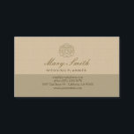 Chic Faux Linen Emboss, Affärskort Visitkort<br><div class="desc">Fintvätt,  vintage tittar,  med en logotyp för vapensköld med en fotoshopad reliefeffekt,  chicens affärskort är lätt att anpassa. Det här är en chic,  ett klasscertifikat.</div>