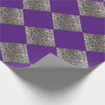 Chic för Abstrakt av metallisk Lila i silver Glitt Presentpapper<br><div class="desc">Den fantastiska djupa bakgrunden till lilan med diamantformerna silver glitter gör att abstrakt mönster är en fantastisk design för alla tillfälle.</div>