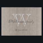 Chic för den ursprungliga Coolan för Rustic Monogr<br><div class="desc">Rustic Monogram Family Namn Inledande datum Coola Chic Bröllop Skärtavla. Personlig i monogrammet, med familjens efternamn eller ditt eget namn och ett fastställt datum med skript på en varm beige bakgrund. Gör en unik gåva till bröllop, nygifta och möhippa. Fin för sitt nya liv tillsammans också för en användbar present...</div>