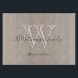 Chic för den ursprungliga Coolan för Rustic Monogr<br><div class="desc">Rustic Monogram Family Namn Inledande datum Coola Chic Bröllop Skärtavla. Personlig i monogrammet, med familjens efternamn eller ditt eget namn och ett fastställt datum med skript på en varm beige bakgrund. Gör en unik gåva till bröllop, nygifta och möhippa. Fin för sitt nya liv tillsammans också för en användbar present...</div>
