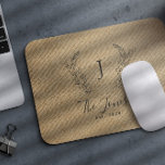 chic för personlig i namn elegant monogram musmatta<br><div class="desc">Anpassningsbar med monogrammerad familjematod namn modern chic för elegant av rustik snyggt ljusbeige burlap personlig mousserande.       En modern gåva till bröllop,  årsdagar,  Thanksgiving,  jul eller andra tillfälle.</div>