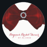 Chic för röd banderoll och diamanter Bling Elegant Runt Klistermärke<br><div class="desc">Röda band och diamanter Bling Elegant Chic Favoriter Stickers. Anpassa med all text du vill ha. ***BAKGRUNDSFÄRGEN KAN GÖRAS MED ALLA FÄRGER SOM DU VILL HA. VÄLJ FRÅN FÄRGBILDEN. ***</div>