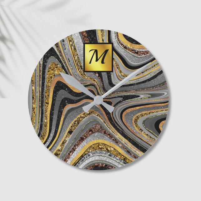 Chic Gnistra marble art grått guld monogram Rund Klocka (Skapare uppladdad)