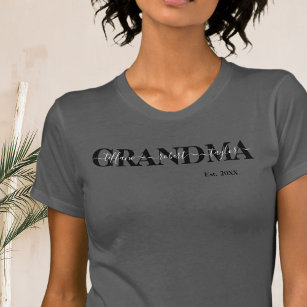 Chic Grandma with Kids Namn Year T-Shirt