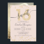Chic guld glitter konetti  Sweet 16 foto Inbjudningar<br><div class="desc">En modern,  chic och elegant chic guld 16 födelsedagsfest inbjudan med en modern 16-typografi med guld sparkles glitter på en redigerbar,  glitter -rosa. Lägg till fotot på baksidan eller lämna en rosa bakgrund. Perfekt för prinsessans tema Sweet 16!</div>