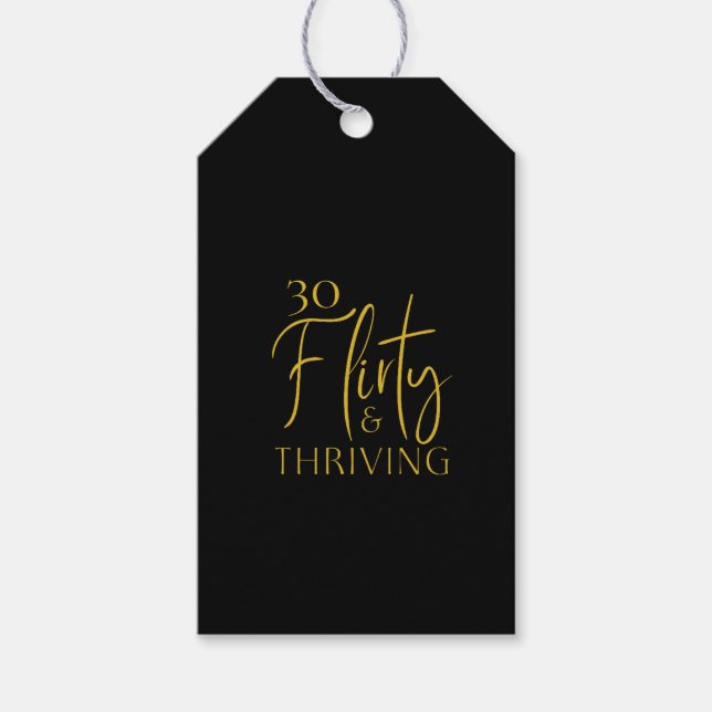 Chic Guld Script 30 Flirty Thriving Birthday Black Presentetikett (Framsidan)