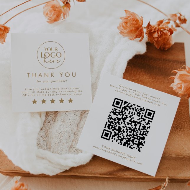 Chic Guld Typography Logotyp QR Code Lämna A Revie Fyrkantigt Visitkort (Skapare uppladdad)