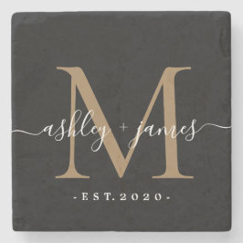 Chic Gyllt Monogram Skript Namn Bröllopsdatum Svar Stenunderlägg