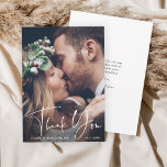 Chic Hand Lettered Bröllop Tack Photo Card<br><div class="desc">Modern Vit skript - tackkort med Anpassningsbar-textmeddelande på baksidan. Perfekt för bröllop,  födelsedagar,  studenten och andra händelser.</div>