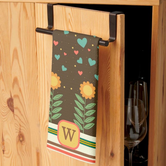 Chic Heart Blommönster Brun monogram Inledande Kökshandduk (Skapare uppladdad)