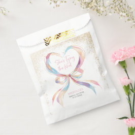 Chic Hon Gifter sig Rosa Bow Möhippa